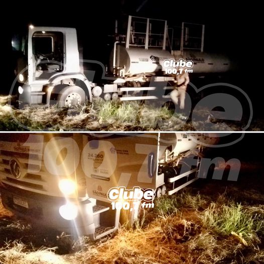 BARIRI: CAMINHÃO DO BOMBEIRO FICA ATOLADO EM ATENDIMENTO DE OCORRÊNCIA