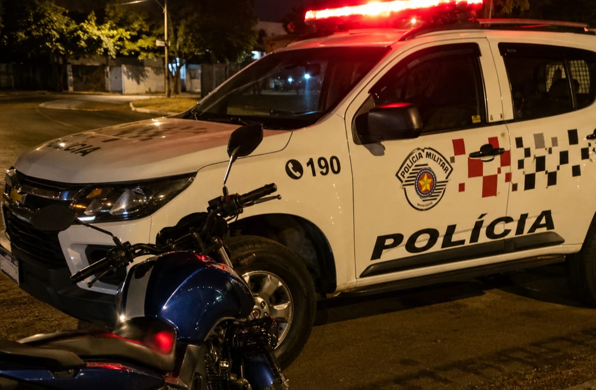 A POLÍCIA MILITAR APREENDEU UMA MOTOCICLETA COM SUSPEITA DE SER PRODUTO DE FURTO EM JAÚ
