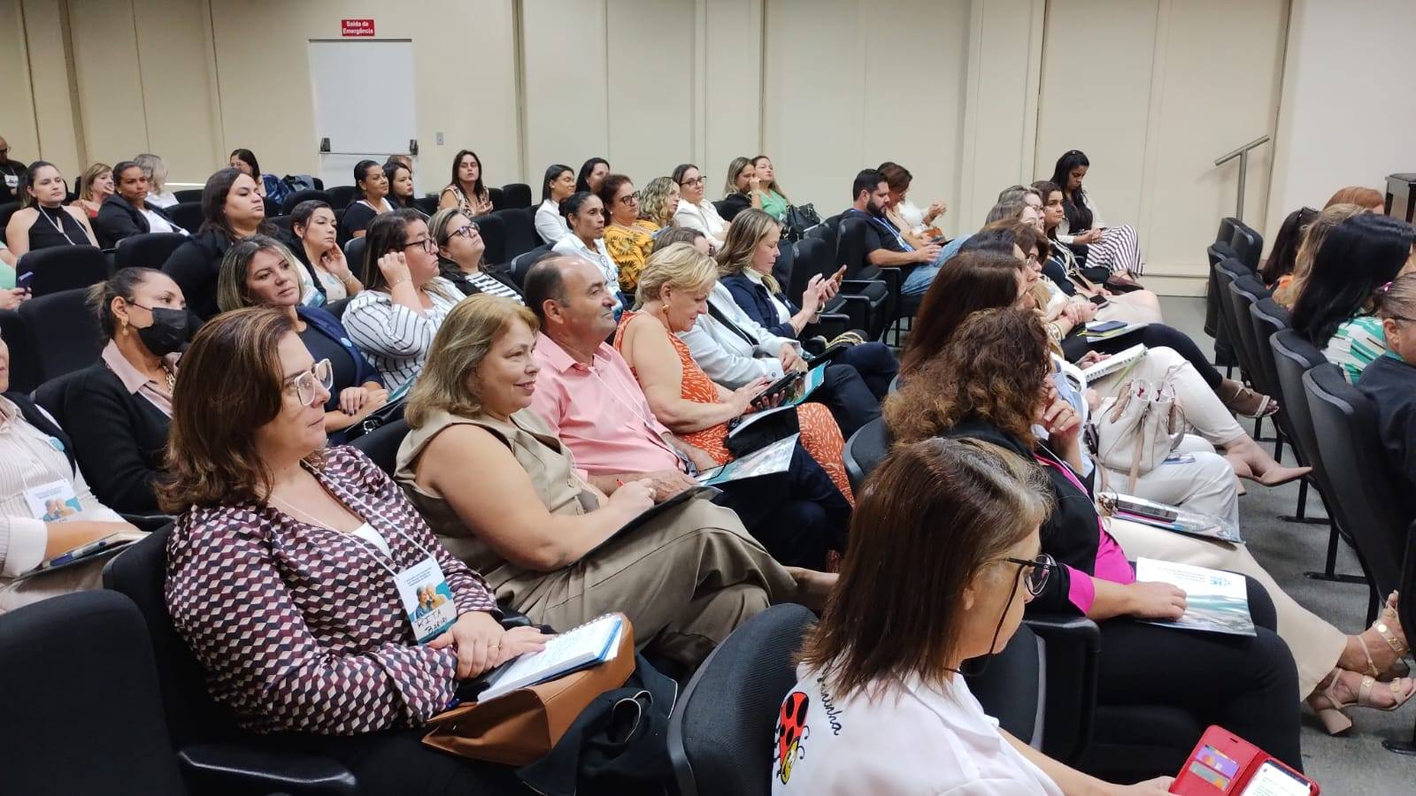 BARIRI: PRIMEIRA-DAMA DE BARIRI PARTICIPA DE I ENCONTRO DE PRESIDENTES DOS FUNDOS SOCIAIS DOS MUNICÍPIOS
