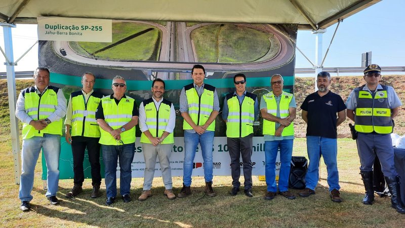 SP-255: SECRETÁRIO DE PARCERIA EM INVESTIMENTOS VISITA OBRAS DE DUPLICAÇÃO