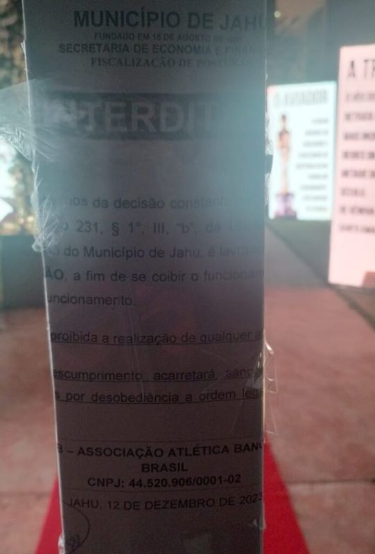 JAÚ: COM QUASE TODOS PRÉDIOS PÚBLICOS SEM ALVARÁ, PREFEITO MANDA INTERDITAR CLUBE A MEIA HORA DE RECEPÇÃO FESTIVA