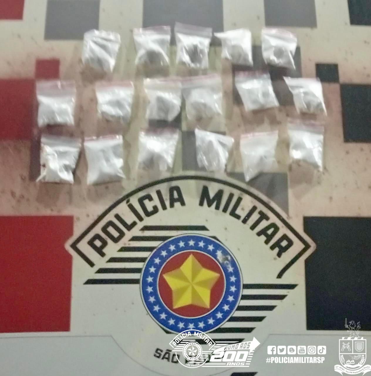 JAÚ :  PM PRENDE SUSPEITO COM COCAÍNA DURANTE PATRULHAMENTO EM PRAÇA DE