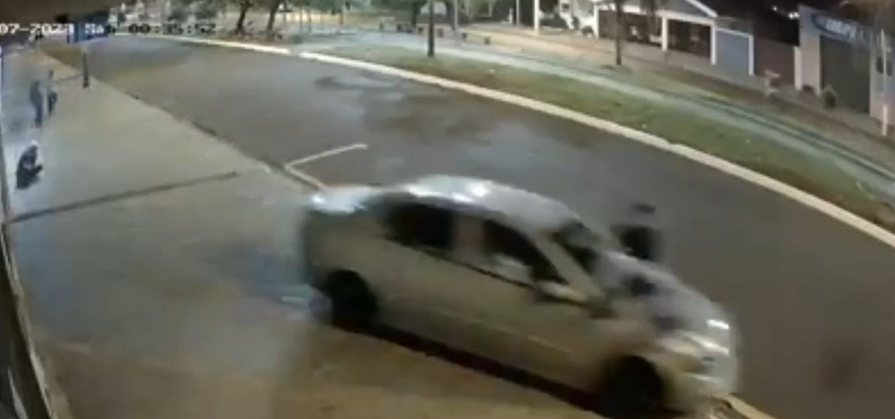 I​BITINGA: ADOLESCENTES SÃO ATROPELADOS “POR ENGANO” EM AVENIDA