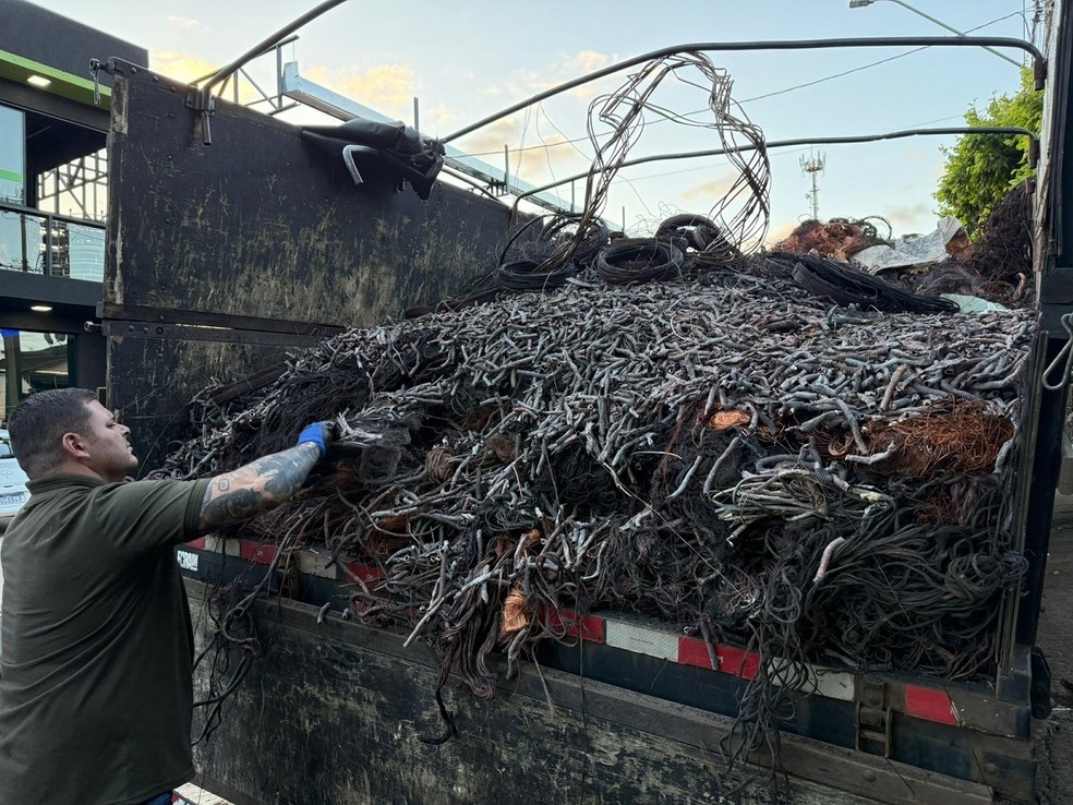 POLÍCIA DESCOBRE DEPÓSITO ILEGAL, APREENDE 17 TONELADAS DE FIOS E PRENDE QUATRO EM BAURU