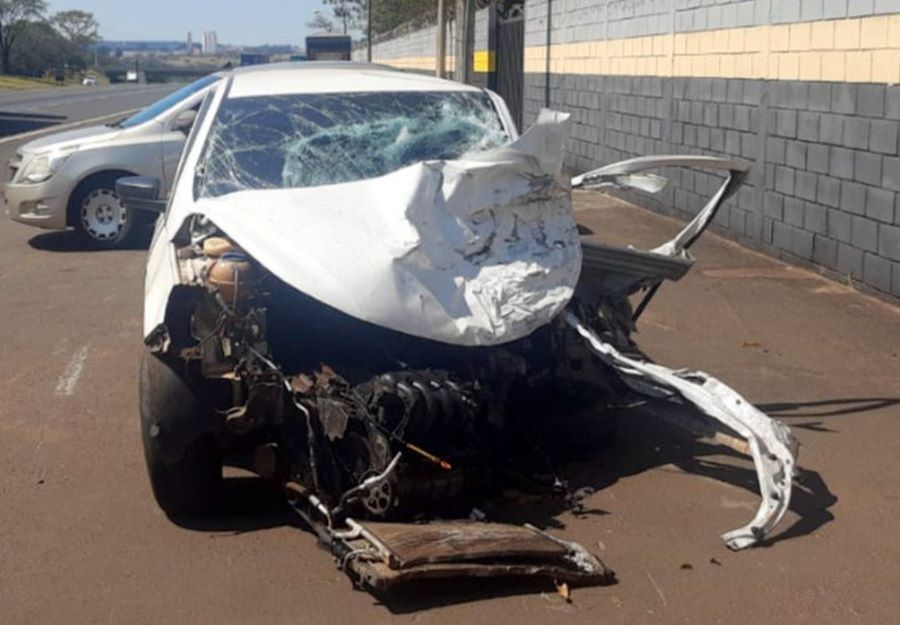 SP-255 - GRAVE ACIDENTE DEIXA QUATRO FERIDOS, UM BEBÊ PERDEU A VIDA COM A COLISÃO