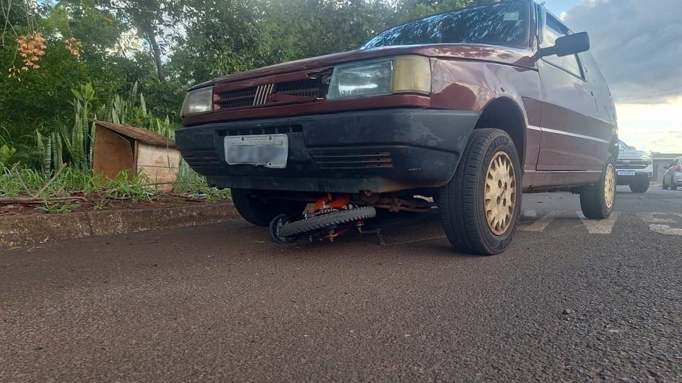 ​CARRO ATROPELA E ARREMESSA MENINO DE 5 ANOS EM SANTA CRUZ DO RIO PARDO, MAS CRIANÇA ESCAPA SEM FERIMENTOS GRAVES