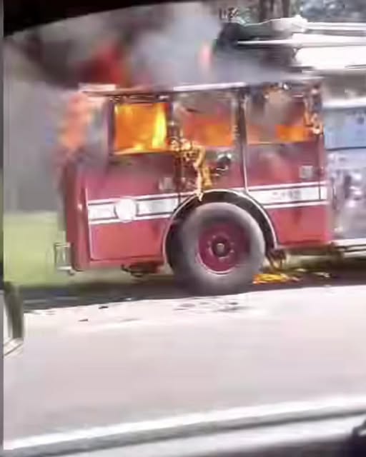 URGENTE: CAMINHÃO DOS BOMBEIROS DE JAÚ É CONSUMIDO PELO FOGO NA RODOVIA JAÚ-BAURU