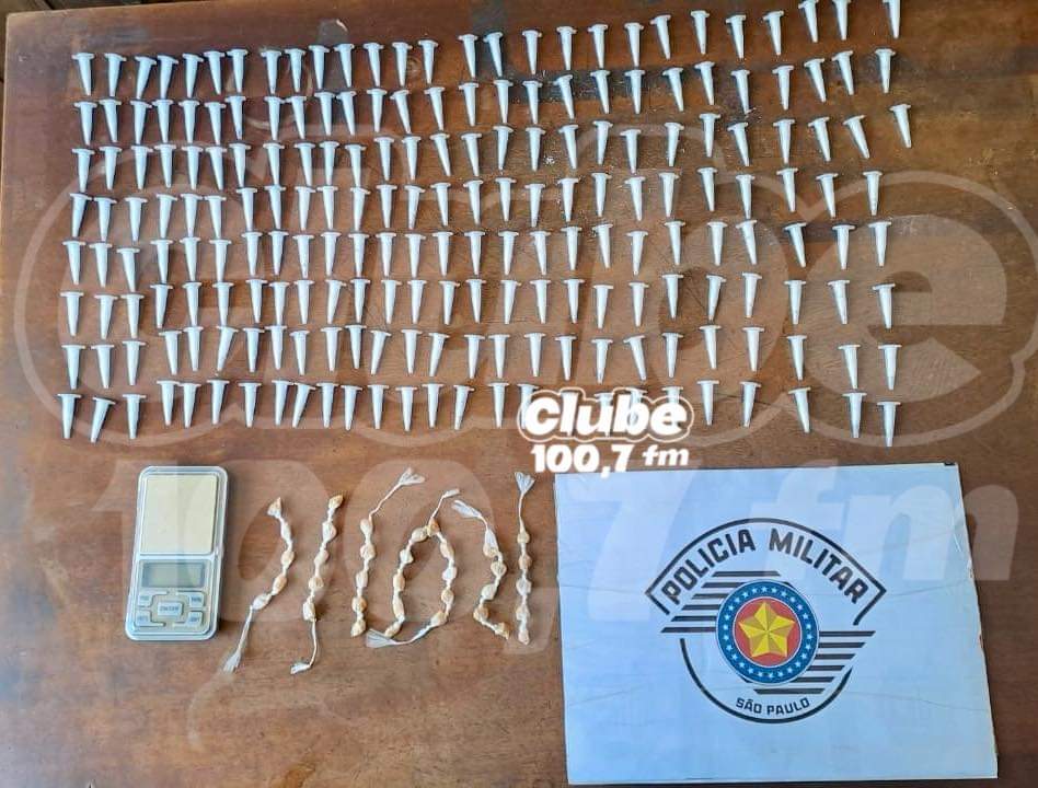 ​BARIRI: PM APREENDE ADOLESCENTE POR TRÁFICO DE DROGAS
