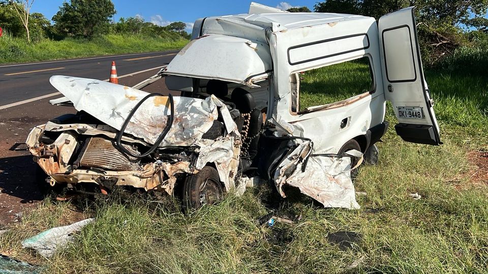 IBITINGA: ACIDENTE ENTRE TRÊS CARROS MATA HOMEM E DEIXA OUTRA PESSOA GRAVEMENTE FERIDA