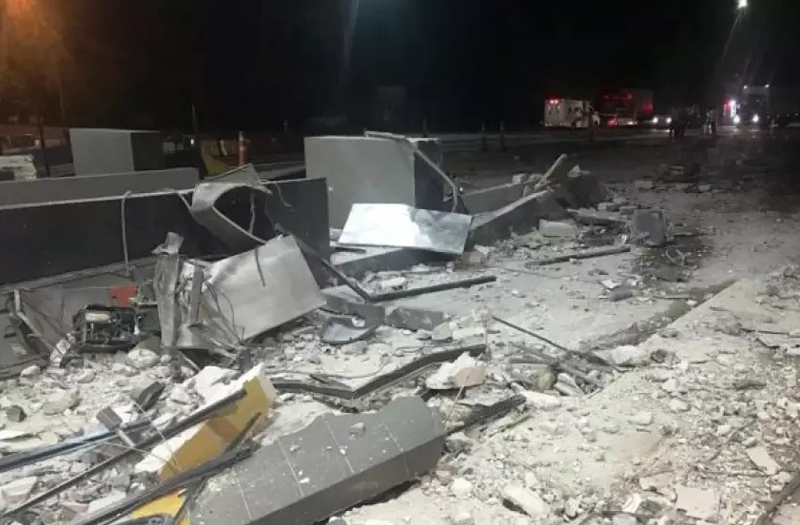 SP-310: FUNCIONÁRIA DE PEDÁGIO MORRE APÓS CAMINHÃO ATINGIR CABINE DE COBRANÇA