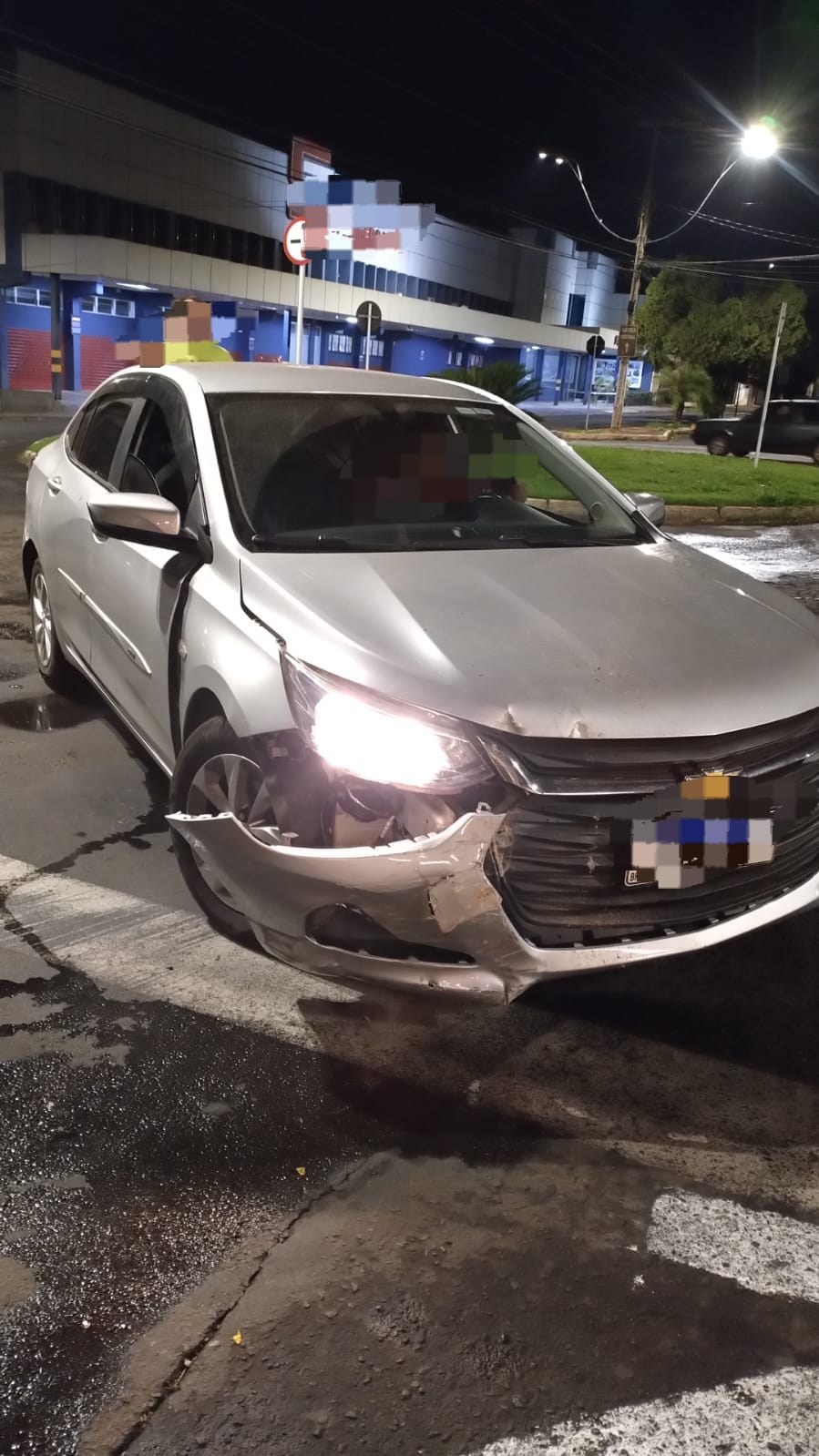 MOTORISTA EMBRIAGADO COLIDE COM ESTABELECIMENTO COMERCIAL E É PRESO EM FLAGRANTE